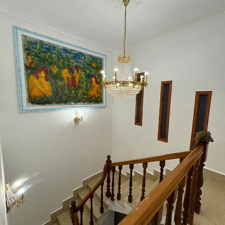 Lucia Ischia ليبورانو